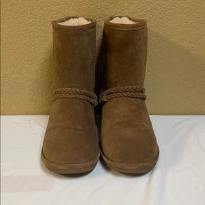Women’s bearpaw boots size 11